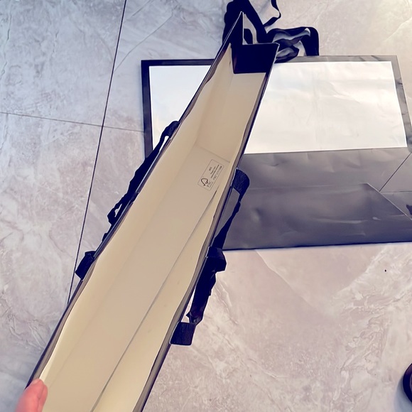 Gucci Gift Bags (2) different sizes - Picture 5 of 6